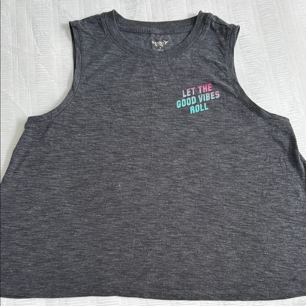 Old Navy Gray Muscle Tee with Relaxed Fit and Soft Fabric - Picture 2 of 4